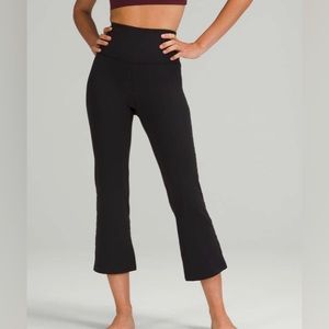Lululemon Groove Super-High-Rise Crop 23"